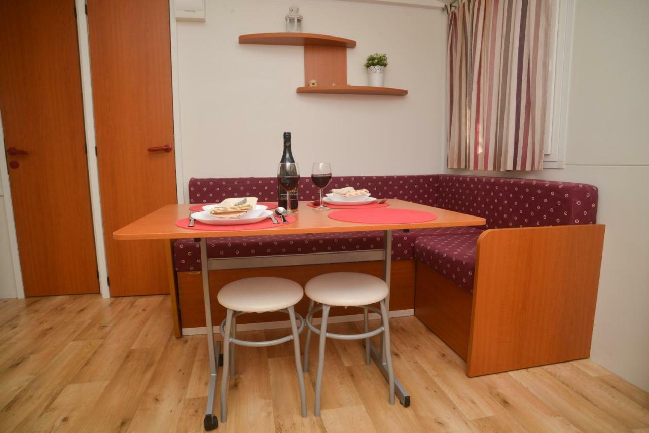 Lavender Mobile Houses Pakostane Bagian luar foto