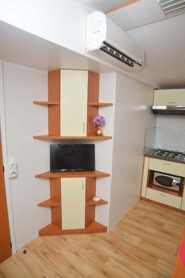 Lavender Mobile Houses Pakostane Bagian luar foto