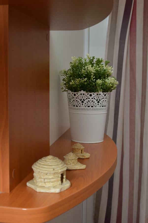 Lavender Mobile Houses Pakostane Bagian luar foto
