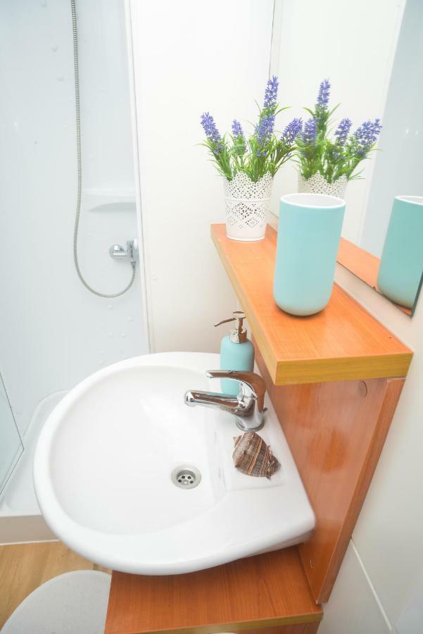 Lavender Mobile Houses Pakostane Bagian luar foto
