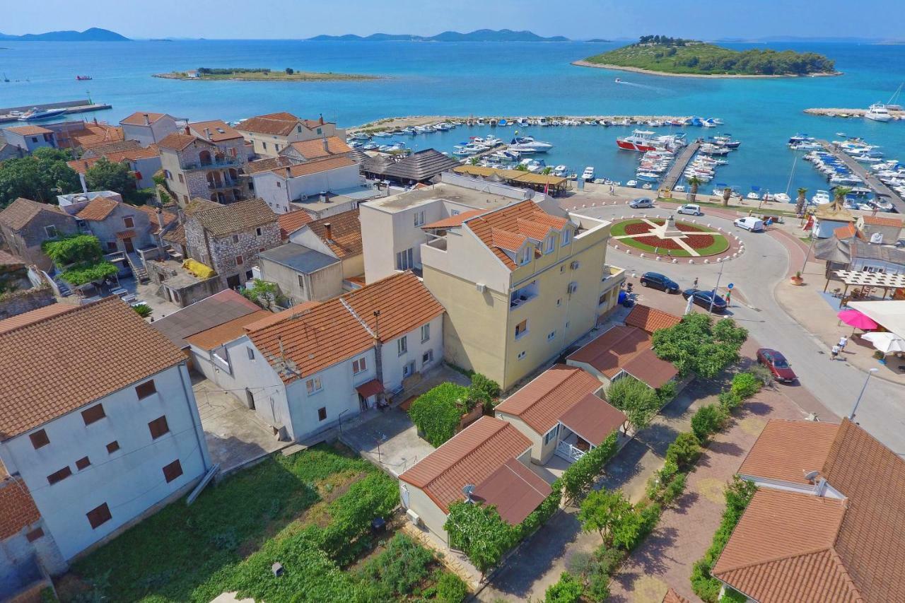 Lavender Mobile Houses Pakostane Bagian luar foto