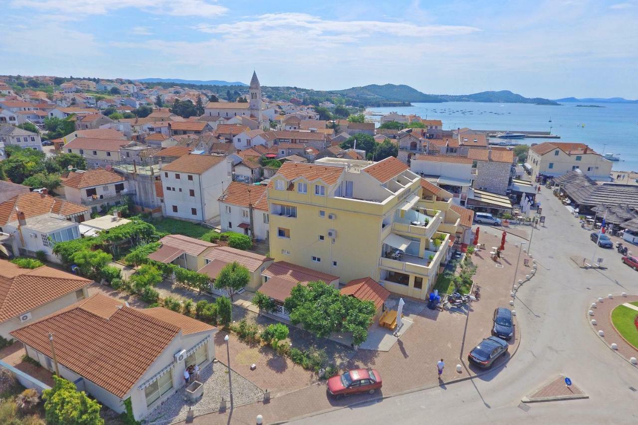 Lavender Mobile Houses Pakostane Bagian luar foto
